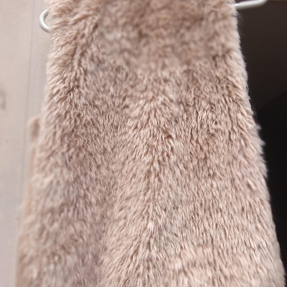Vest - Picture 6 of 9